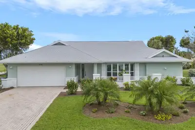 Image de Beautiful golf course view single family home