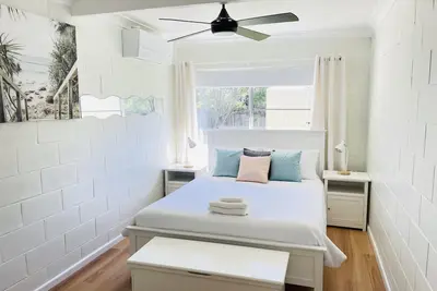 Image de Beach Stay Partial Ocean Views Family Friendly 3 mins walk to the beach!