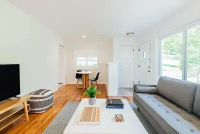 Image de The Graduate - Mid-Term Rental