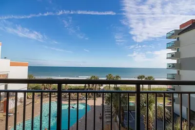 Image de Beachfront Bliss Oceanfront Suite 4th Floor