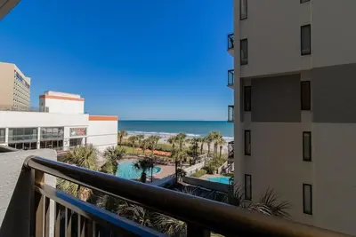 Image de Inspiring Oceanfront Suite 6th Floor