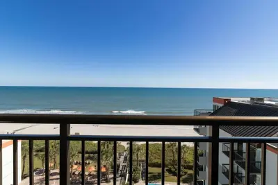 Image de Awe Inspiring Oceanfront Suite 8th Floor