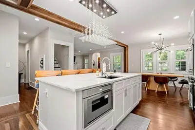 Image de ᴥᴥ Luxurious 4-Bedroom Free Parking! Pet Friendlyᴥ\n