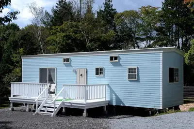 Image de ``Sola'' A trailer house hotel where you can stay with your pet and your family.