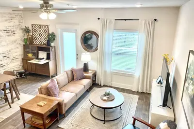 Image de Modern 3br Townhome w/Pool | Downtown & Beaches!