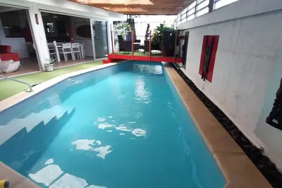 Image de Quartier Calme, Centre Ville, gde Chambre Piscine. . . . . . . . . . . . . . . . . ;