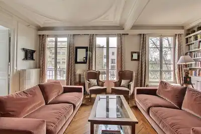 Image de Large Haussmann-style 3 Bd 2 Bth with balcony in St. Germain, insurance included