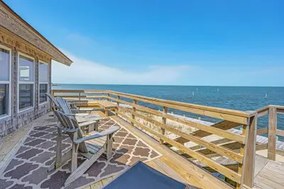 Image de Summer Savings - Soundfront Dog Friendly Home w/ Smart TVs, Grill, Cmty Marina
