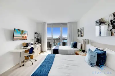 Image de Upper studio w/ Balcony + Pool + Gym + Near Beach