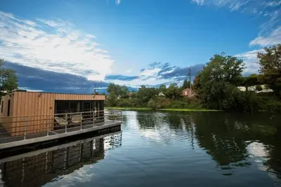 Image de Gîte Seine & Nature Logement flottant atypique \"Le Tribord\"