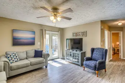 Image de North Carolina Abode - Deck & Grill, Walk to Beach