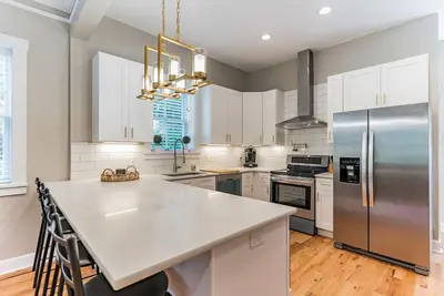 Image de Stunning 1890's Home - Sleeps 8!
