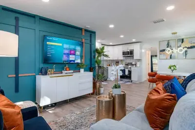 Image de Chic Getaway in Pinellas Park!