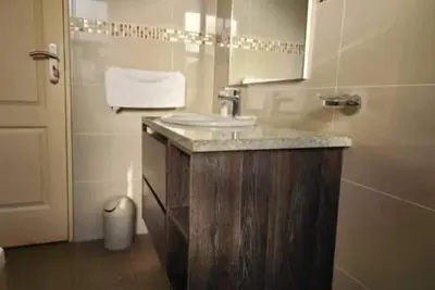 Image de 5 Modern 6 sleeper apartment Harare, 24h security