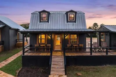 The Hendo - Cabin #2- Intimate Family Getaway