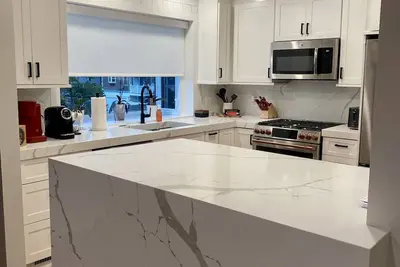 Image de Luxurious Townhome with Water views!