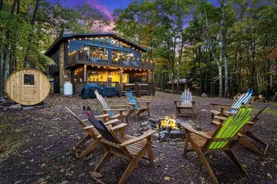Image de Sauna-HotTub-FirePit-Private Lot