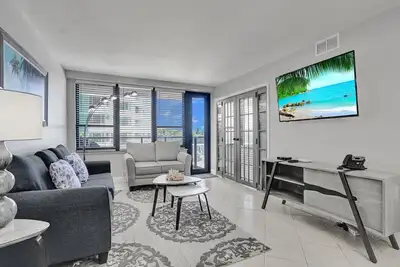 Image de Cozy Beachfront 2 Bdr Miami Beach Condo 406