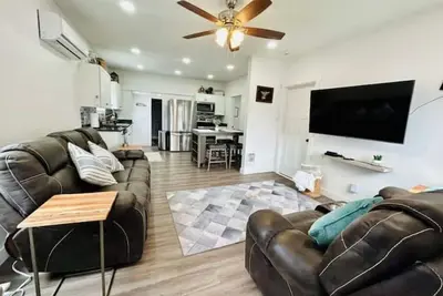 Image de Modern Central Blackfoot Living