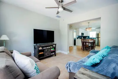 Image de Casa Ybel South - Newly renovated 2 bedroom duplex on the canal, short distance