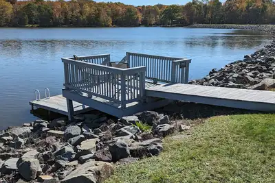 Image de The Sunrise Retreat at Arrowhead Lake - your private lakefront oasis
