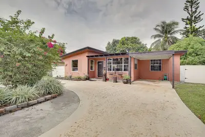 Image de 4 Mi to Beach: Hollywood Home w/ Patios!