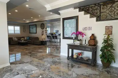 Image de 7BRLuxury Home Near Disney & Knott's for 30 people