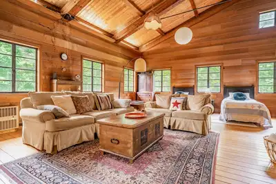 Image de Swiss Chalet Family Retreat w\/ lake access