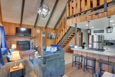 Image de Cabin w/ Deck, Fire Pit & Big Bear Lake Access!