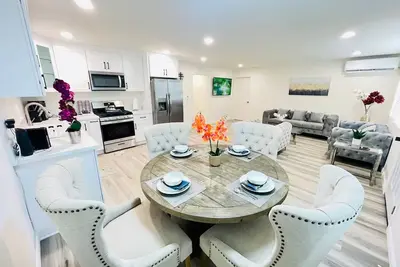 Image de 40% Off Upland 2 Master Beds W\/ Yard - Close To Airport, Hospitals & Colleges