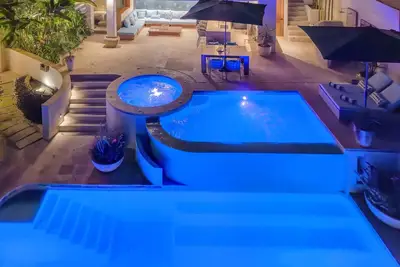 Image de Luxury 5-7br Villa, Full Staff, Saltwater Pool!