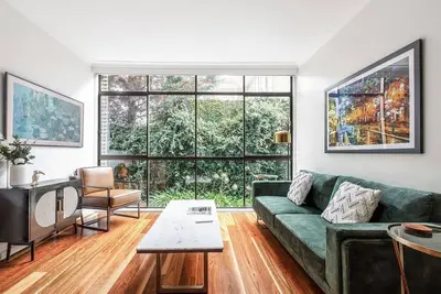 Image de Parisian Chic meets South Yarras Vibrant Locale