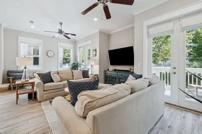 Image de 2 Pools! Golf Cart ~ Bikes ~ Kayaks on 30a