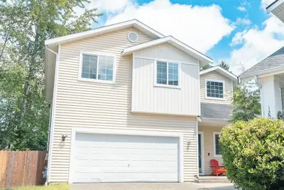 Image de Spacious 4 Bedroom Family Home on private road near I-5 & 405, Paine Field
