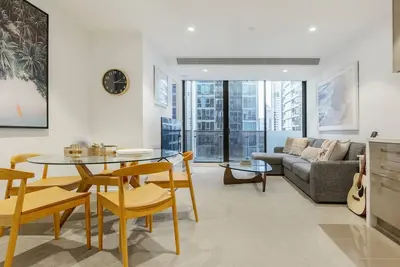 Image de Contemporary Urban Comfort with Luxe Amenities