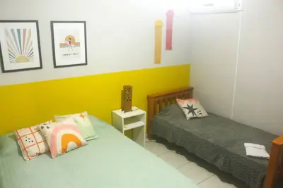 Image de Casa Encantadora em CapĂŁo Novo - PrĂłxima Ă Praia e Supermercado