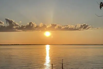 Image de Private Lakefront Cottage w\/ Spectacular Sunsets!