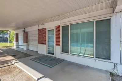 Image de 2634 South Drive - One Year Lease