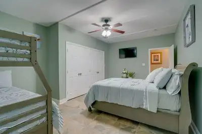 Image de A place to remember near Lsu & New Orleans, it's an increasingly charming home!