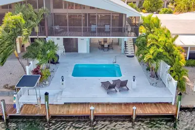 Image de P36 - Charming and immaculate 2 Bedroom, 2 bathroom stilted, half duplex with. . .