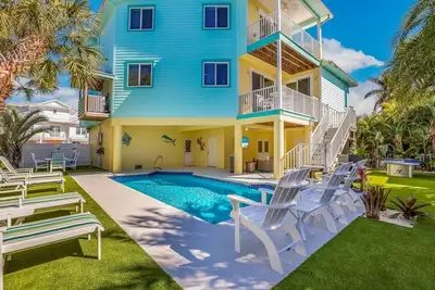 Image de Reel Deal: Water Views, Elevator, Pool by Anna Maria Life Vacation Rentals