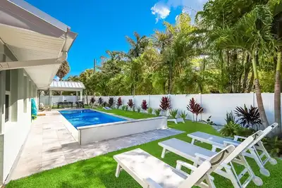 Image de Seabatical: 1. 5 Blocks to Beach, Pool & Spa
