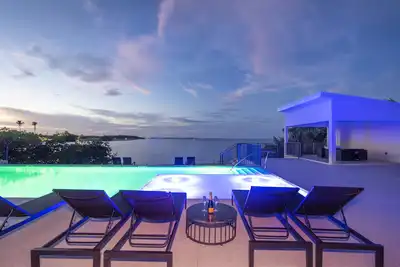 Image de Allure Villa #22 3br North Sound Waterfront