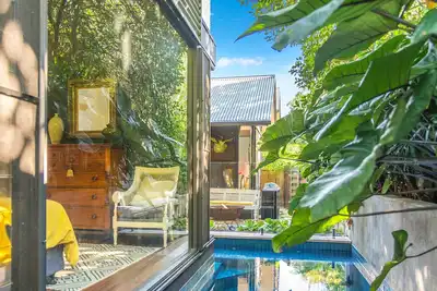 Image de Architect and Artist Designed Villa with Pool, outdoor stone bath in Byron Bay