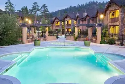 Image de The Club at Big Bear Village | Stunning 2br Suite
