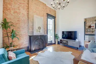 Image de Chic & Historic Apartment ~ 6 Mi to Louisville!
