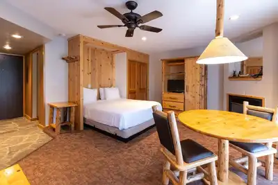 Image de Best Place to Unwind! Free Parking, Full Kitchen, Outdoor Spa Tub!
