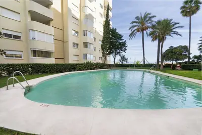 Image de Appartement 'El Rico Rincón De Estepona' avec vue sur la mer, piscine partagée et Wi-Fi