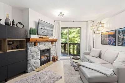 Image de Top Floor, Newly Renovated Gem
