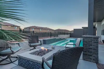 Image de O-61| Resort Home, sleeps 30! Pvt Pool * Hot Tub * Ping Pong * Bbq